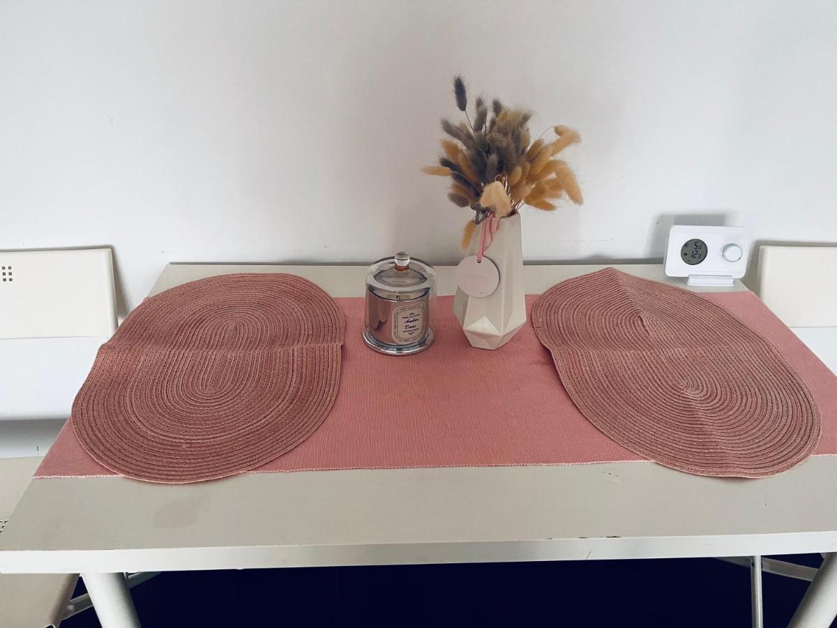 Lovely 1 Bedroom Apartment Campulung Moldovenesc Luaran gambar